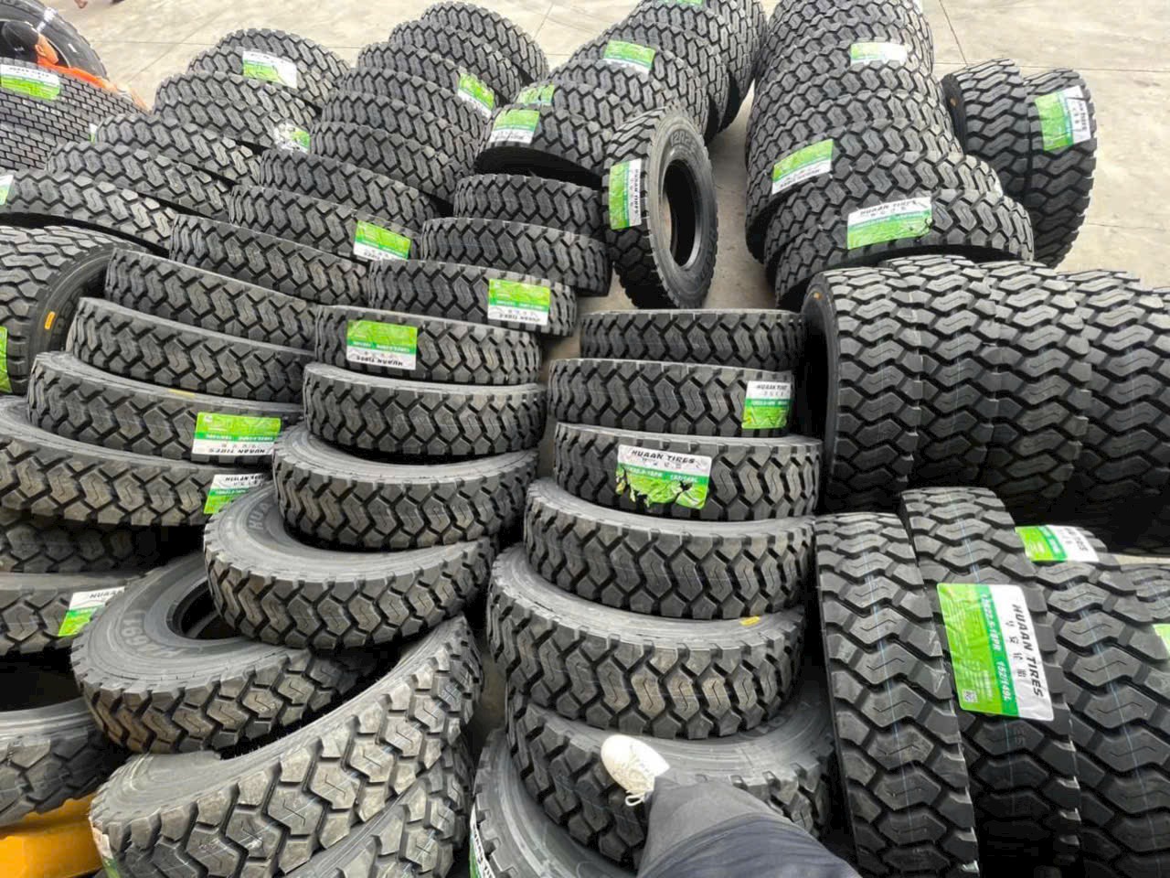 Khám Phá Đại Lý Lốp Xe Nâng Được Khách Hàng Đánh Giá Cao Nhất Hiện Nay